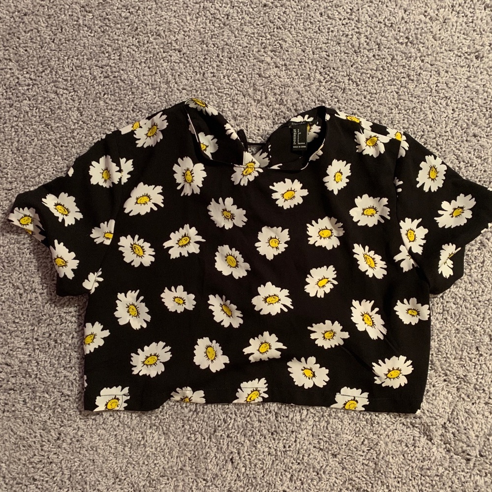 Forever 21 Daisy Crop Top
